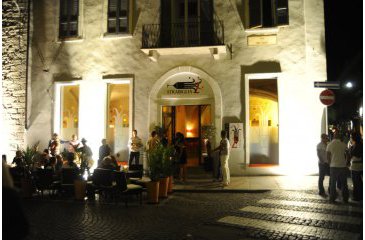 <a href='http://www.portaledelleosterie.it/andarosterie_cerca_dettaglio.php?id=637'><b>Strabiglia Lounge Restaurant Bar</b> - Domodossola (VB)</a>